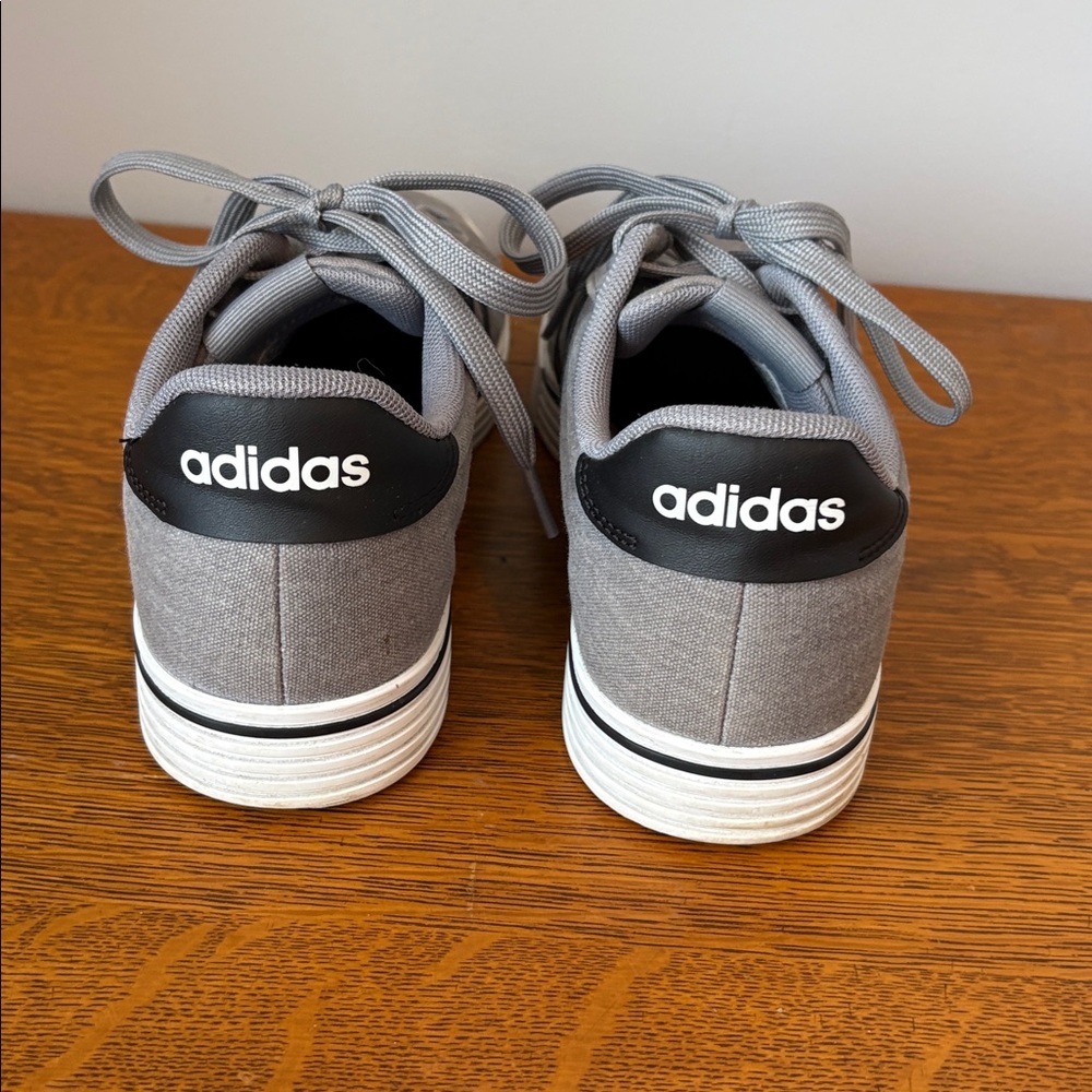 Adidas Daily 4.0 Unisex Gray Black Low Profile Casual Sneaker Lace Up 7.5 or 9 - Picture 9 of 13
